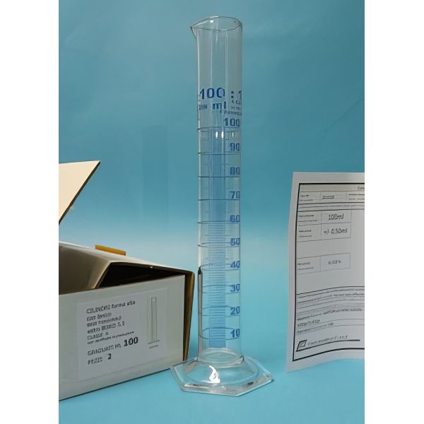 Cilindri graduati, in vetro borosilicato, classe A, base esagonale, con becco, COLORE GRADUAZIONE BLU, con rapporto di taratura e numero di lotto (batch certificate) secondo la norma DIN-ISO 4788