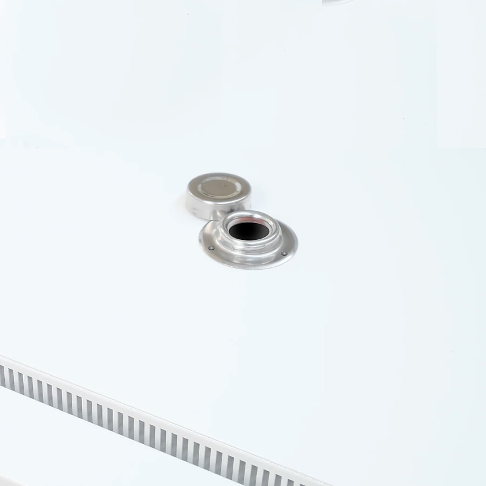 Foro speciale di diametro 50 mm su parete per strumenti ARGOLAB (contattare la sede)